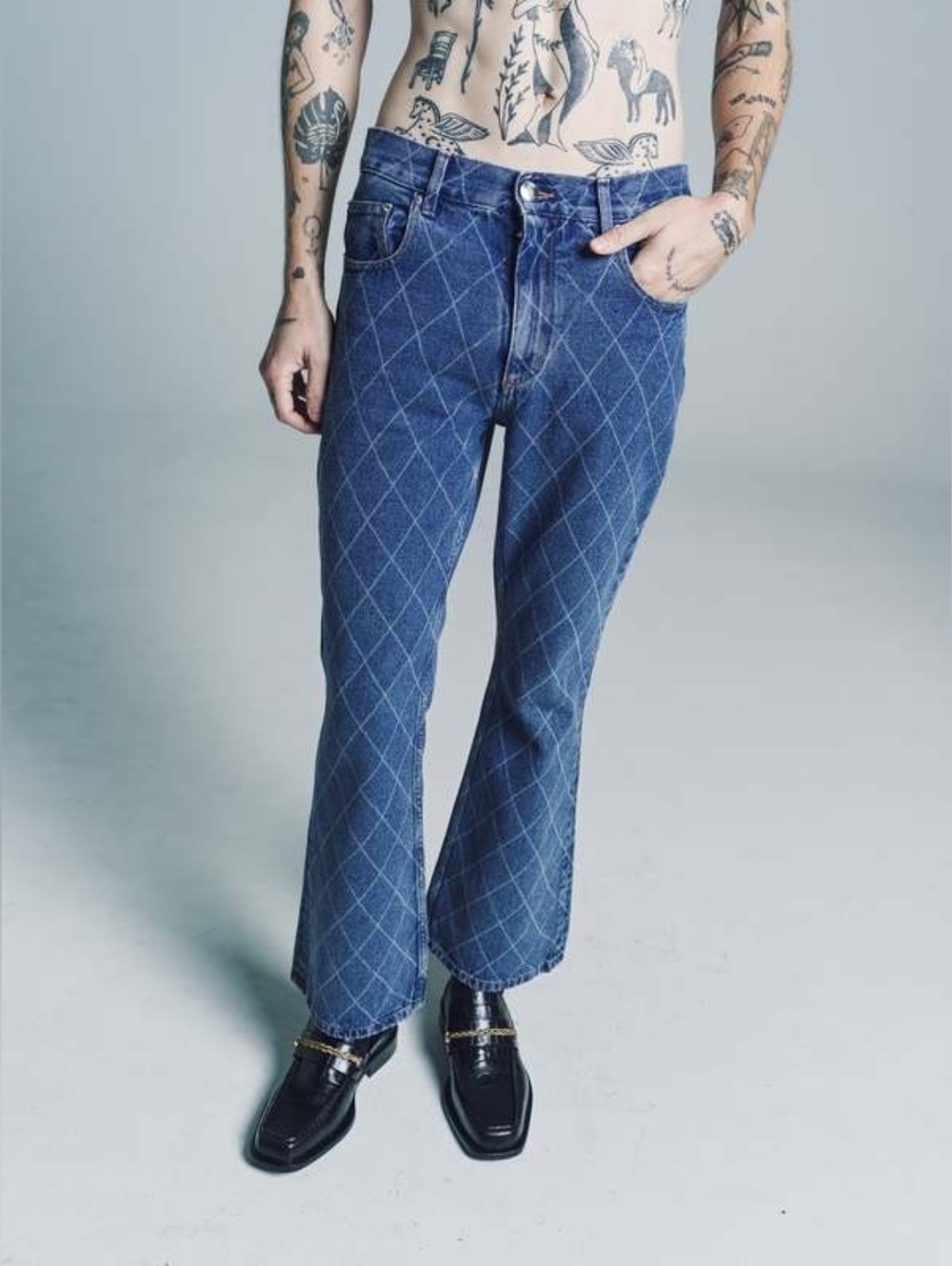 ERNEST W. BAKER Quilted Flare Jeans in Blue Botton Unisex